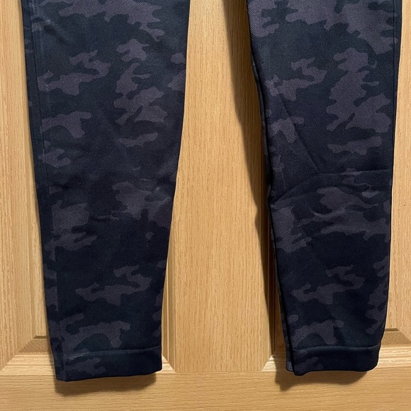 SPANX Look at Me Now Seamless Leggings Camo Print Support Athleisure Gym XL NWT - Picture 13 of 14